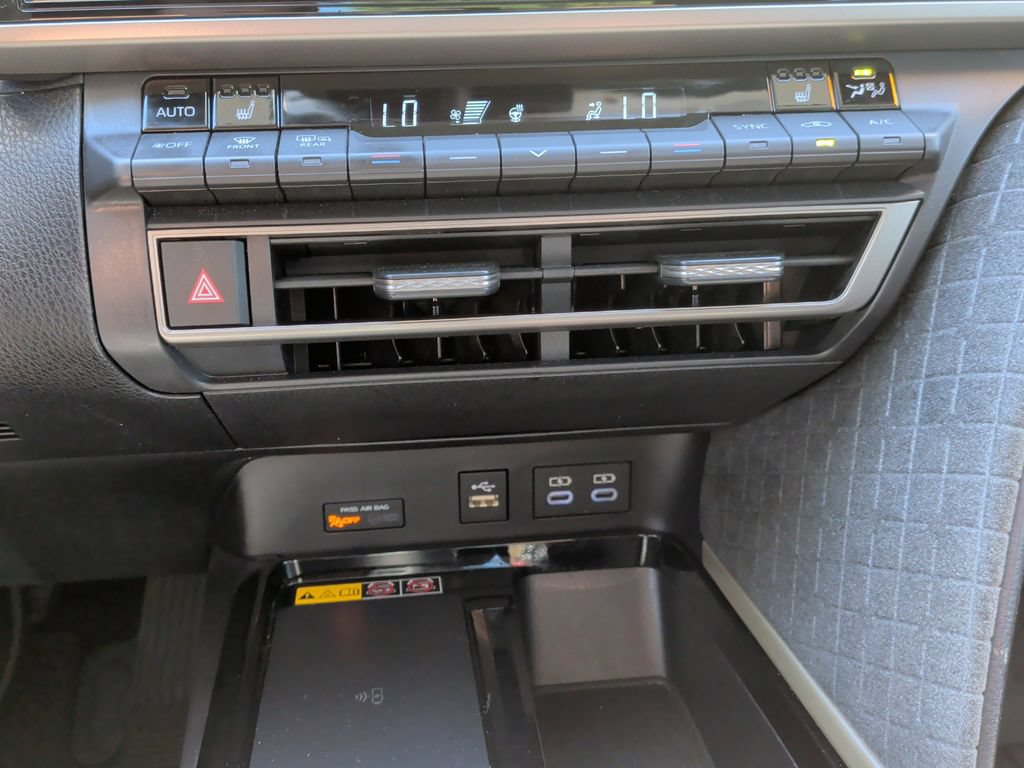 Used 2025 Toyota Camry XLE FWD image 20