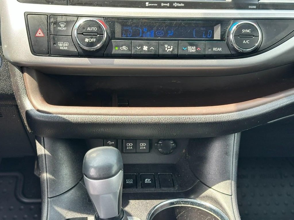 Used 2019 Toyota Highlander XLE AWD/4WD image 16