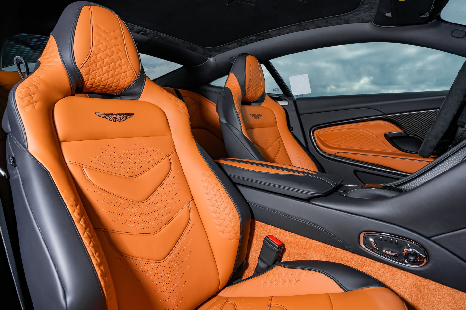 Used 2023 Aston Martin DBS Coupe RWD image 16