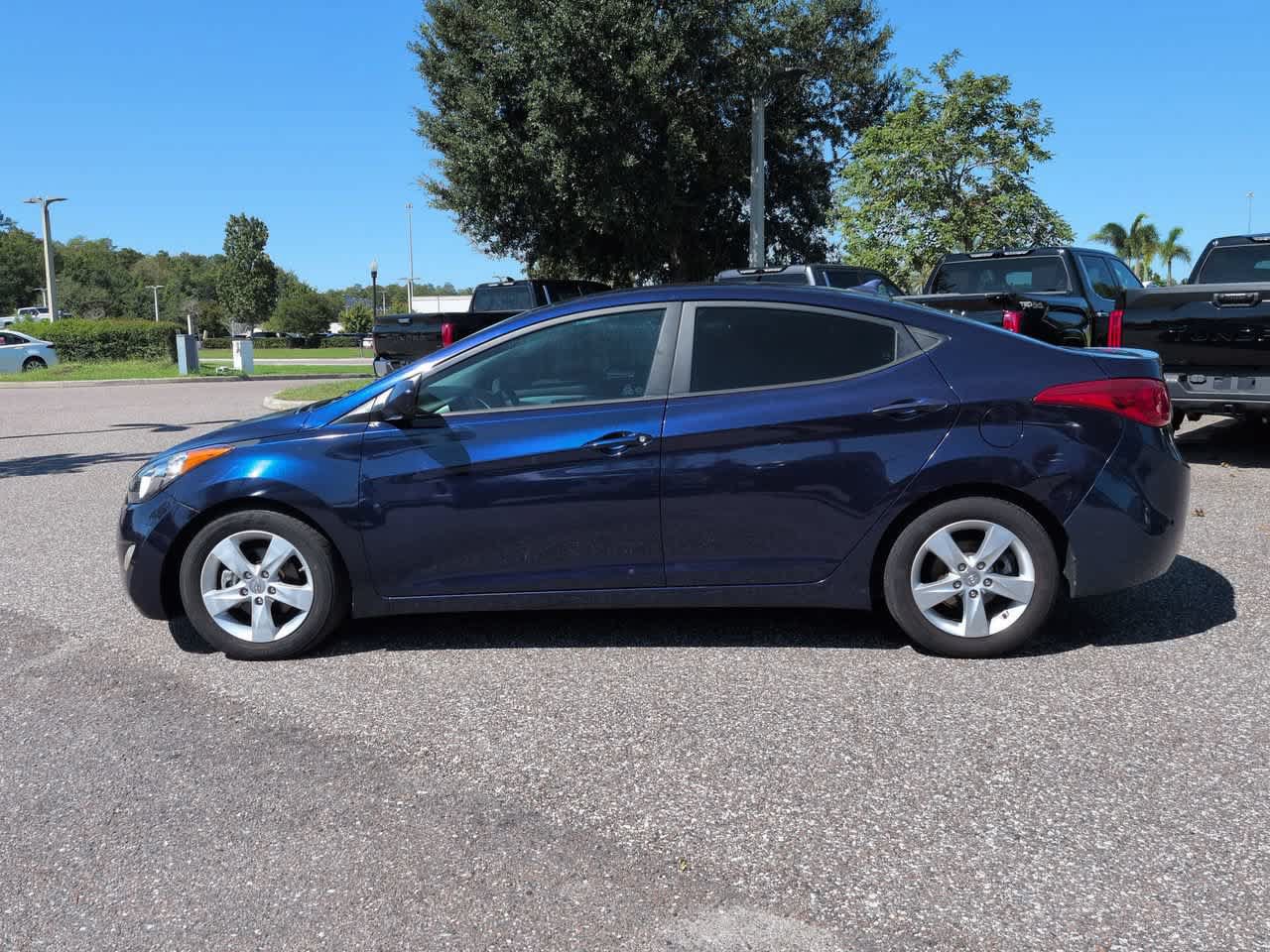 Used 2013 Hyundai Elantra GLS w/ Preferred Pkg FWD image 3