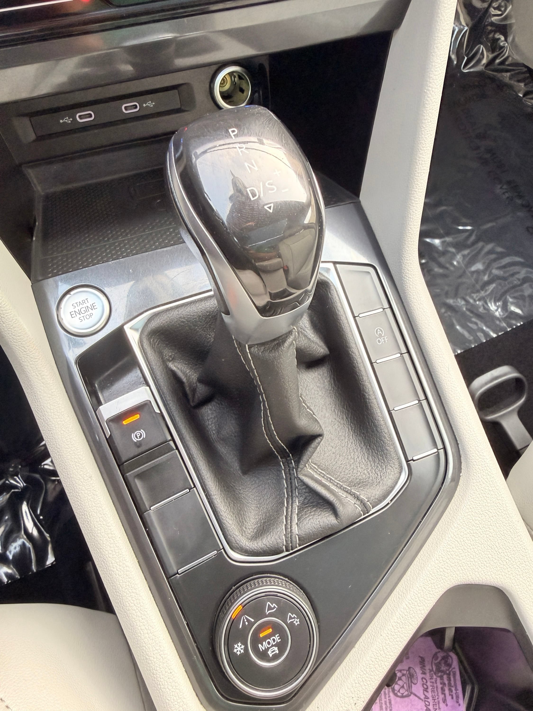 Used 2022 Volkswagen Tiguan SE AWD/4WD image 28