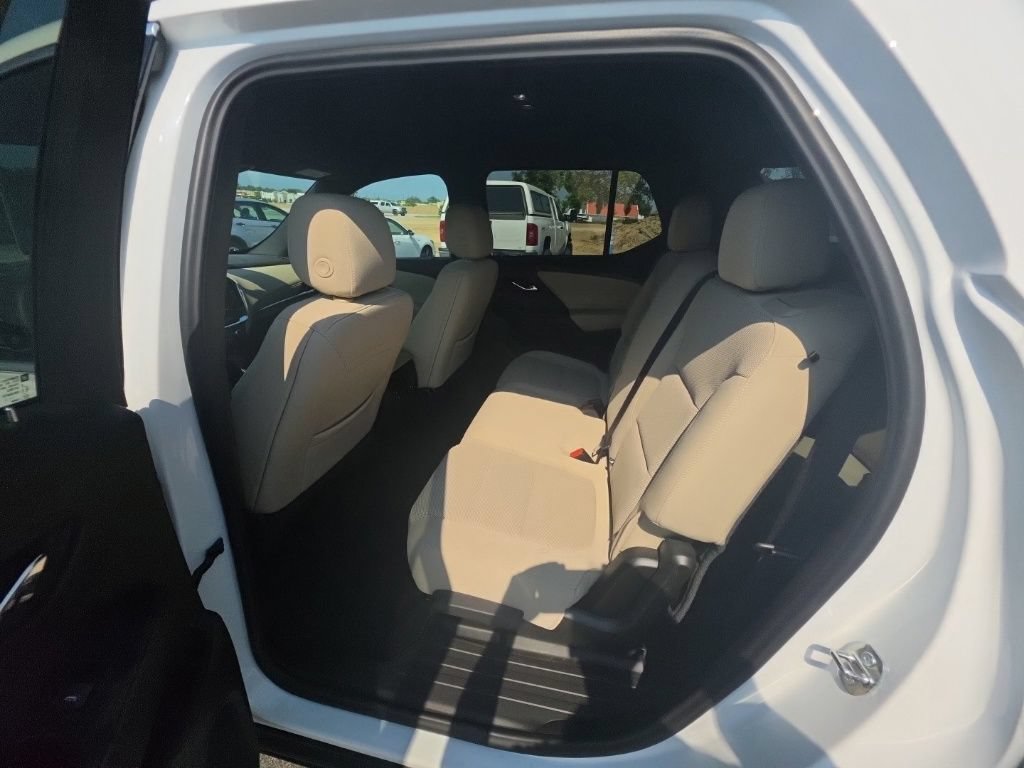 Used 2023 Chevrolet Traverse LS AWD/4WD image 25