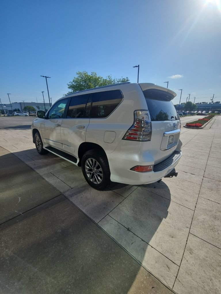 Used 2014 Lexus GX 460 Luxury AWD/4WD image 3