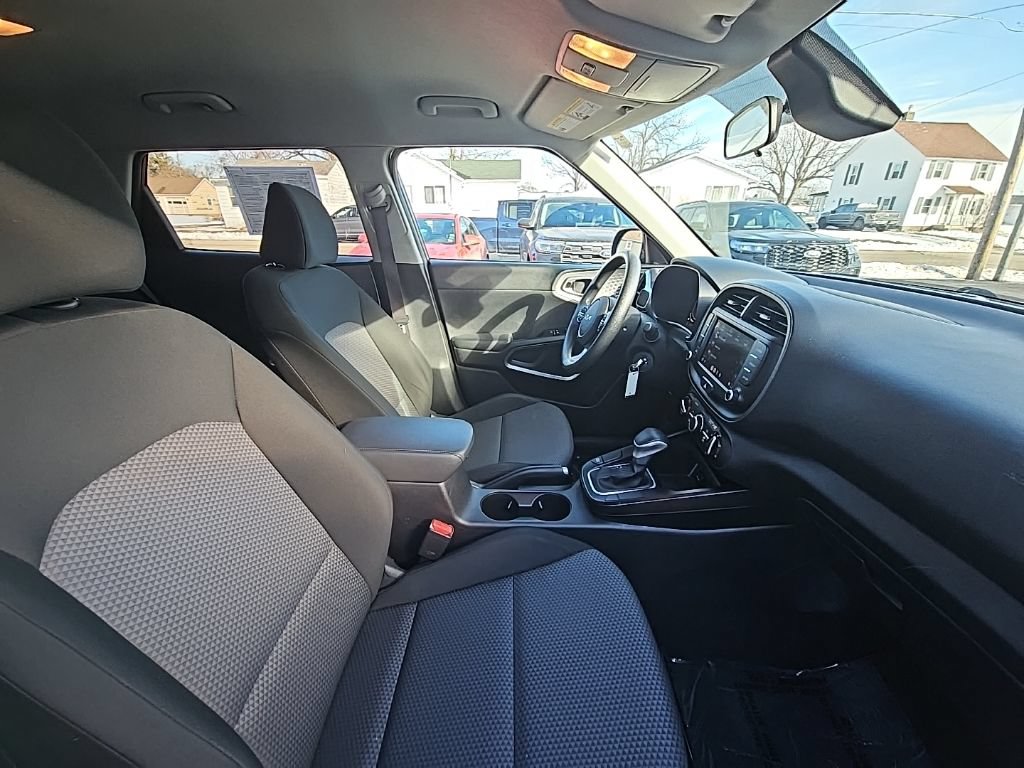 Used 2024 Kia Soul LX w/ Option Group 015 FWD image 32