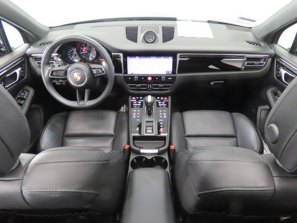 Certified 2025 Porsche Macan AWD/4WD image 15