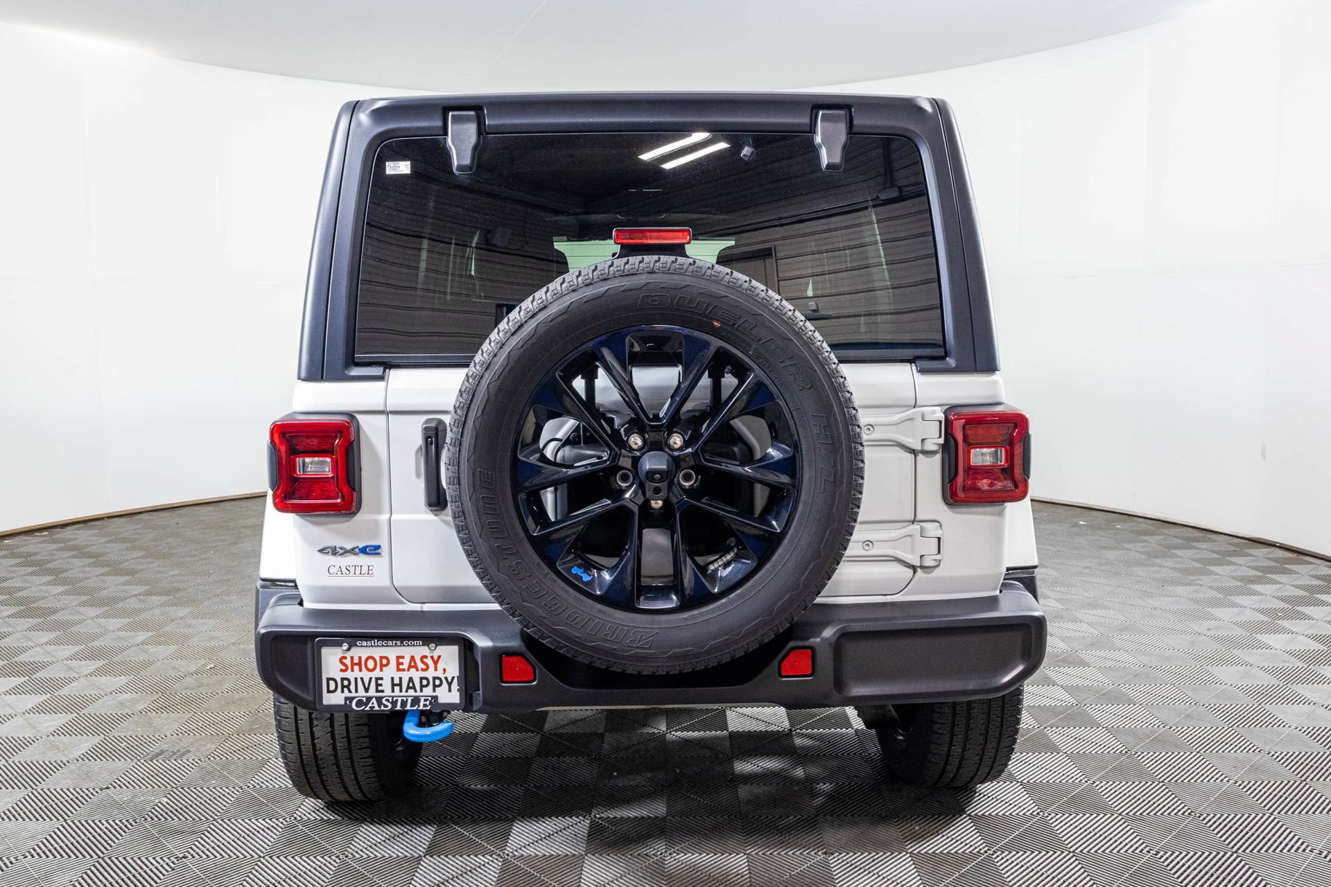 Used 2023 Jeep Wrangler Unlimited Sahara w/ Cold Weather Group AWD/4WD image 17