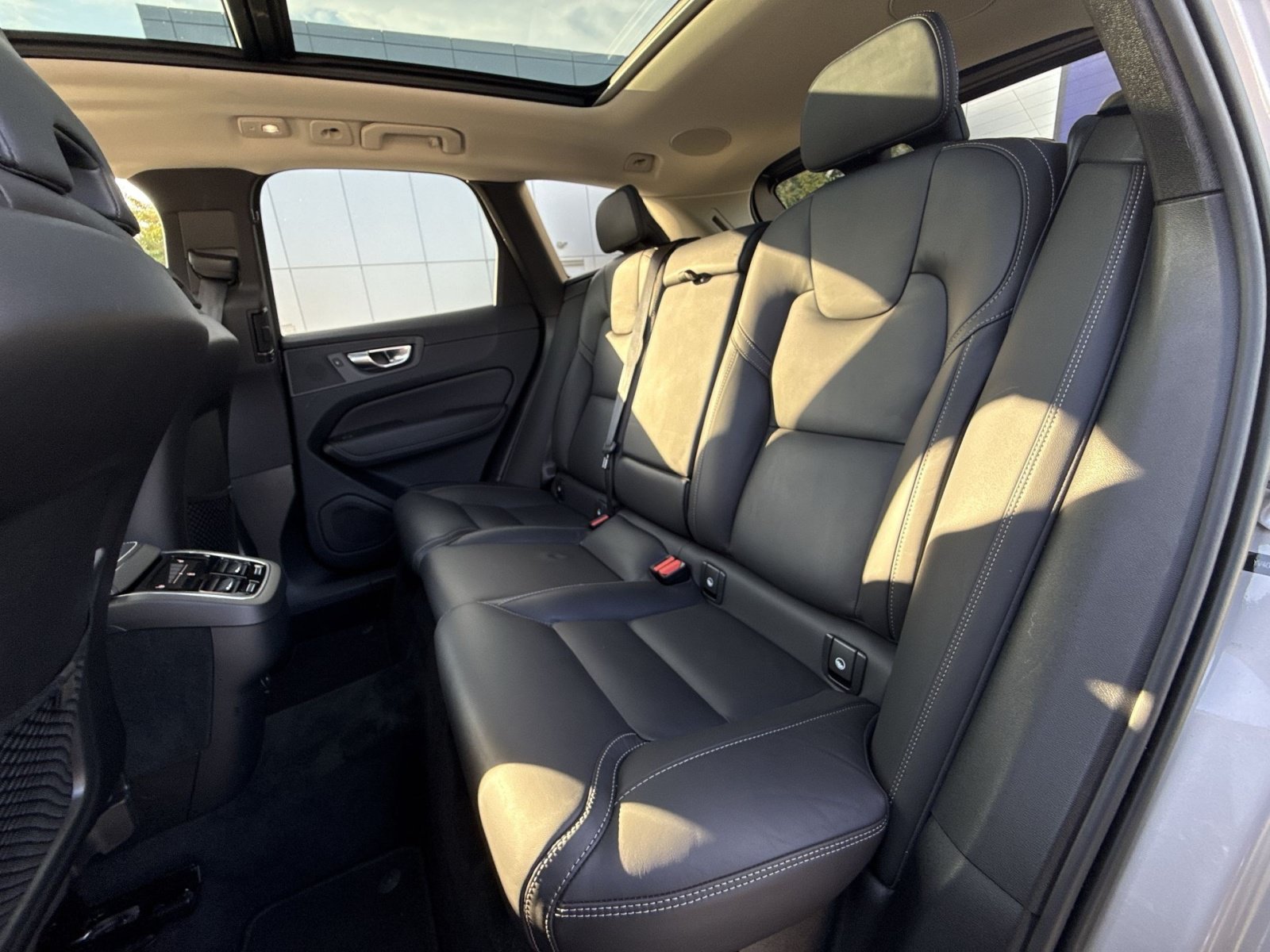 Certified 2023 Volvo XC60 B6 Ultimate w/ Protection Package Premier AWD/4WD image 25