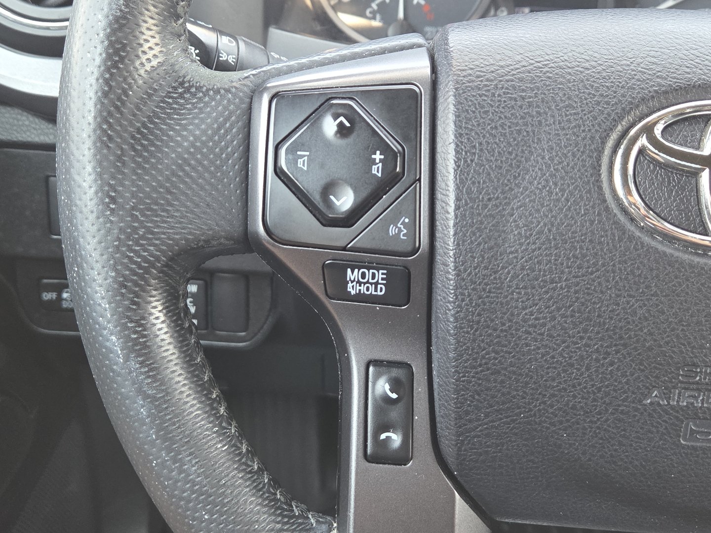 Used 2021 Toyota Tacoma TRD Off-Road AWD/4WD image 30