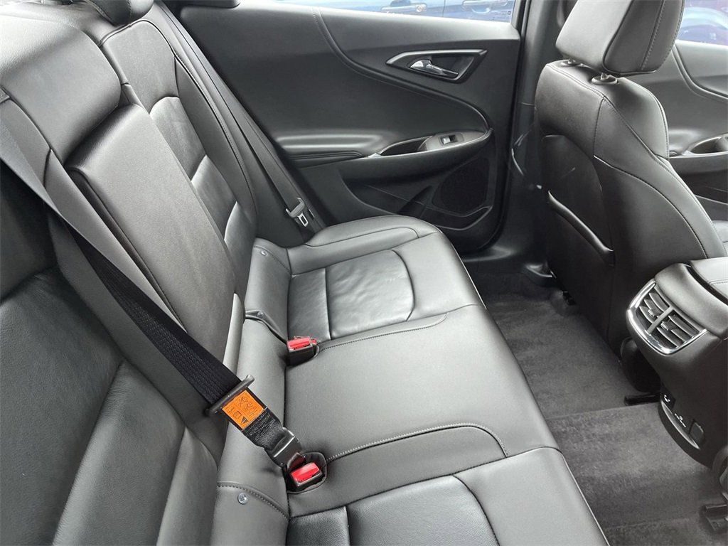 Used 2017 Chevrolet Malibu LT w/ Leather Package image 9