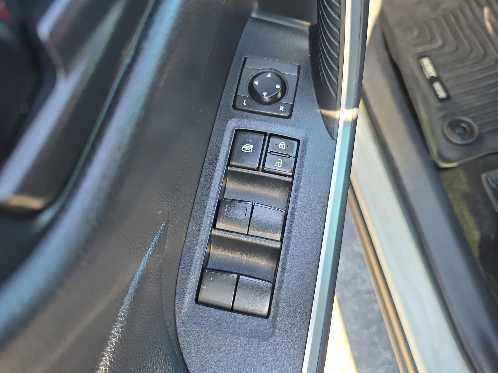 Used 2020 Toyota RAV4 LE w/ Carpet Mat Package image 13