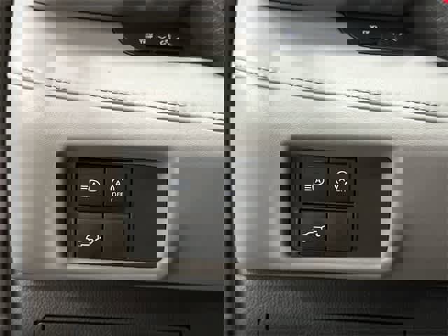 Used 2023 Toyota Highlander L image 18