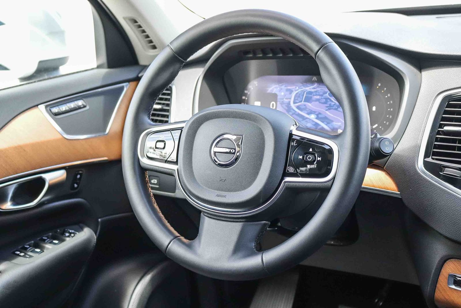 Used 2024 Volvo XC90 B6 Plus w/ Protection Package Premier AWD/4WD image 17