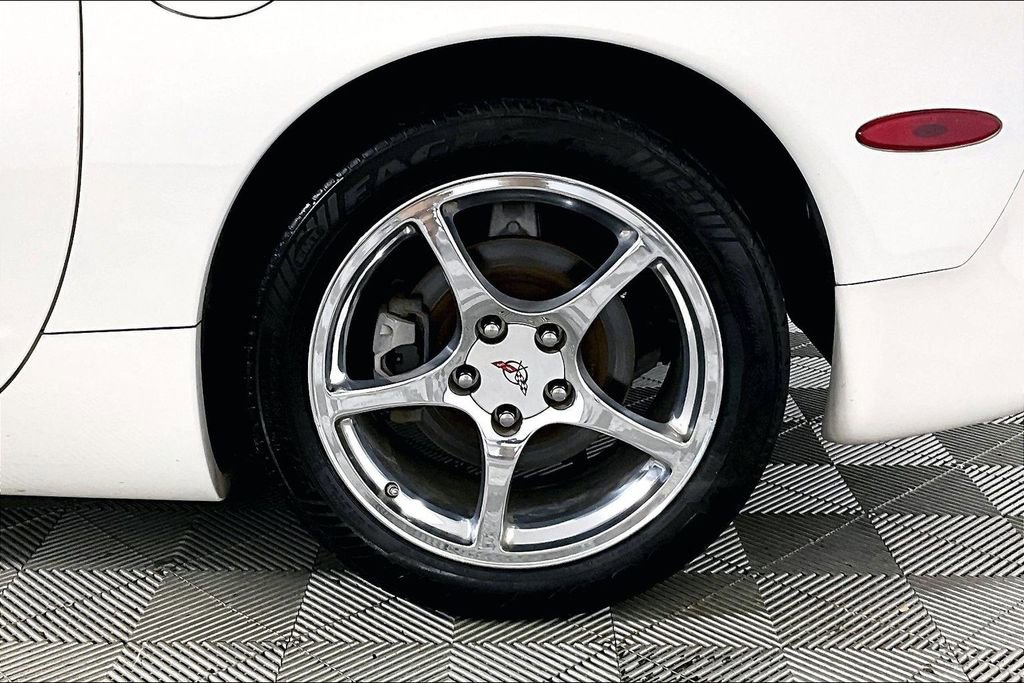 Used 2002 Chevrolet Corvette Coupe w/ Preferred Equipment Group2 image 6