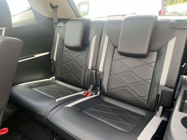Used 2024 Volkswagen Atlas Peak Edition SE AWD/4WD image 17