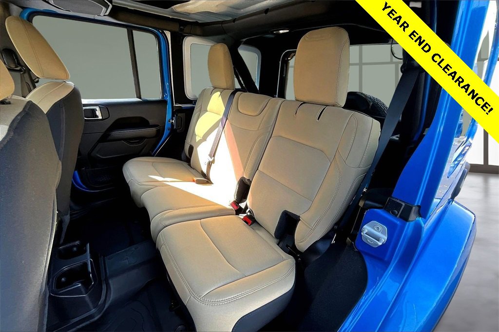 Used 2022 Jeep Wrangler Unlimited Sahara w/ Cold Weather Group image 26