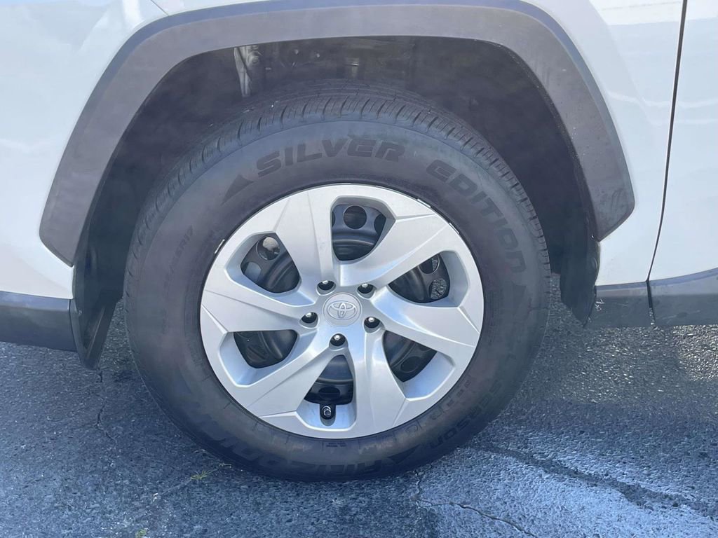 Used 2021 Toyota RAV4 LE FWD image 28