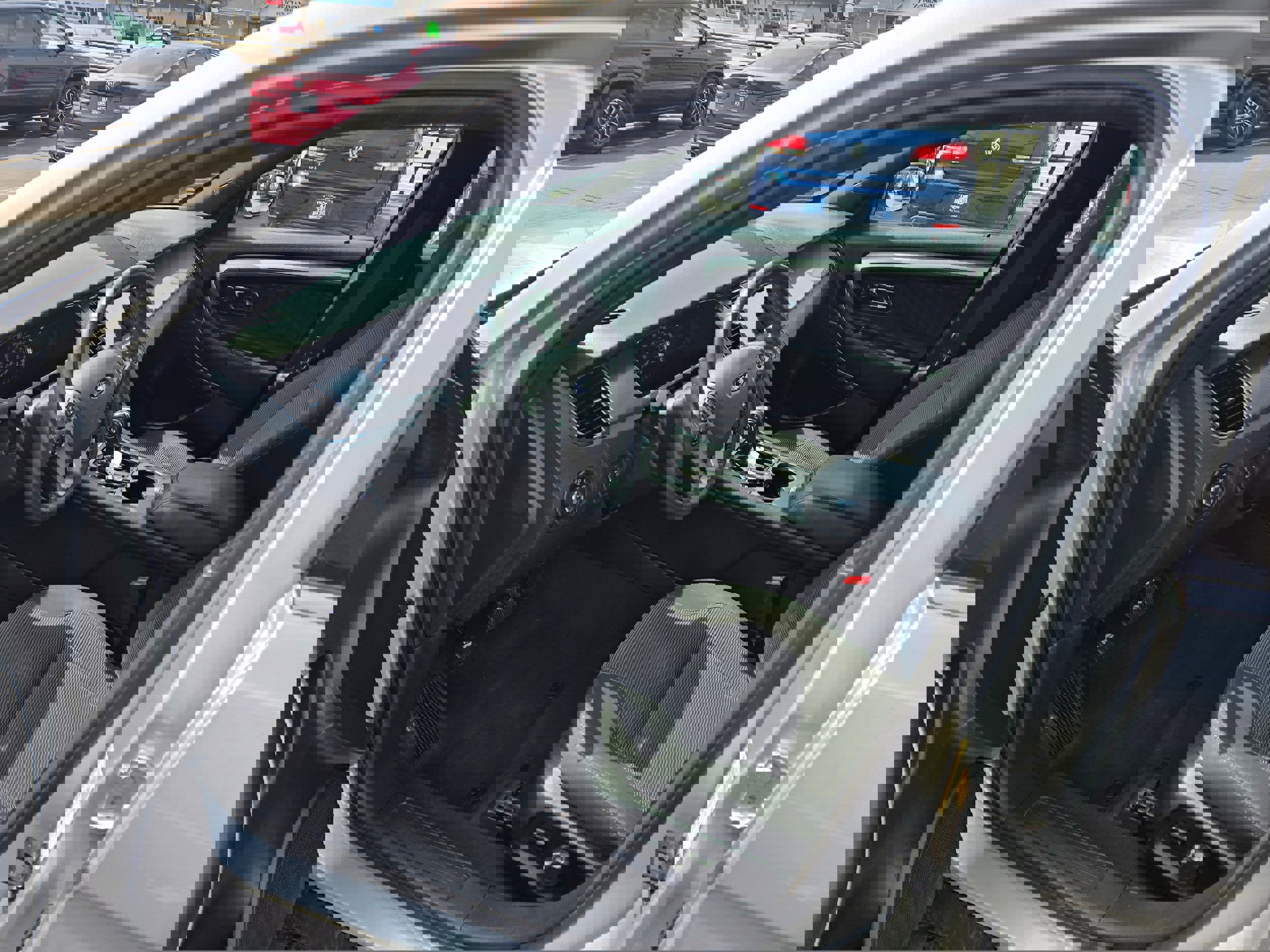 Used 2019 Ford Taurus SEL w/ Equipment Group 201A image 4