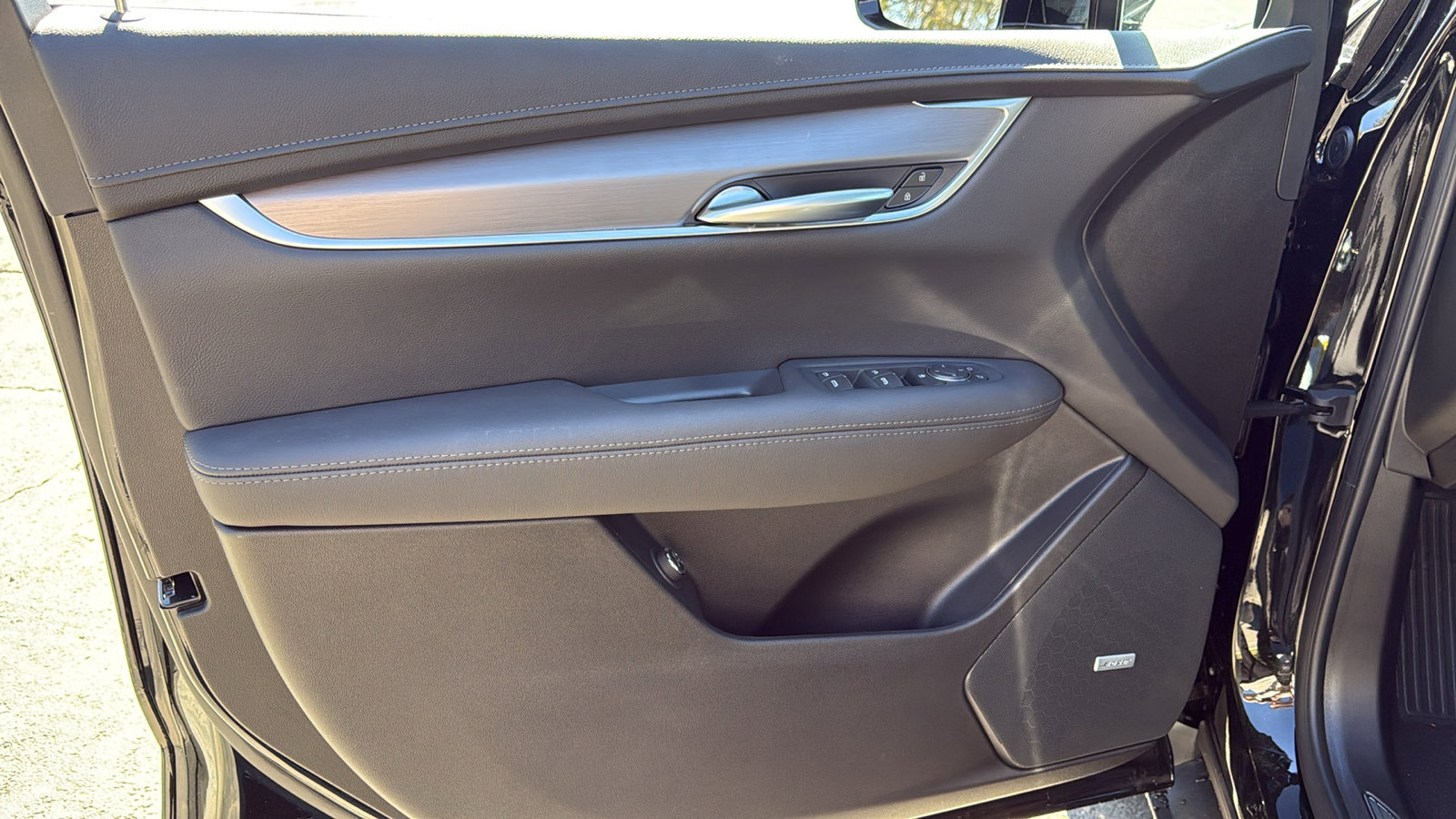 New 2025 Cadillac XT5 Luxury image 10