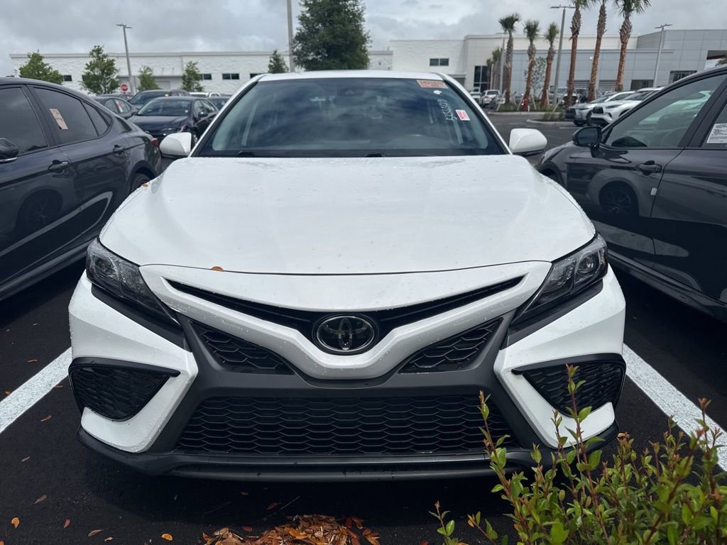 Used 2024 Toyota Camry SE FWD image 2
