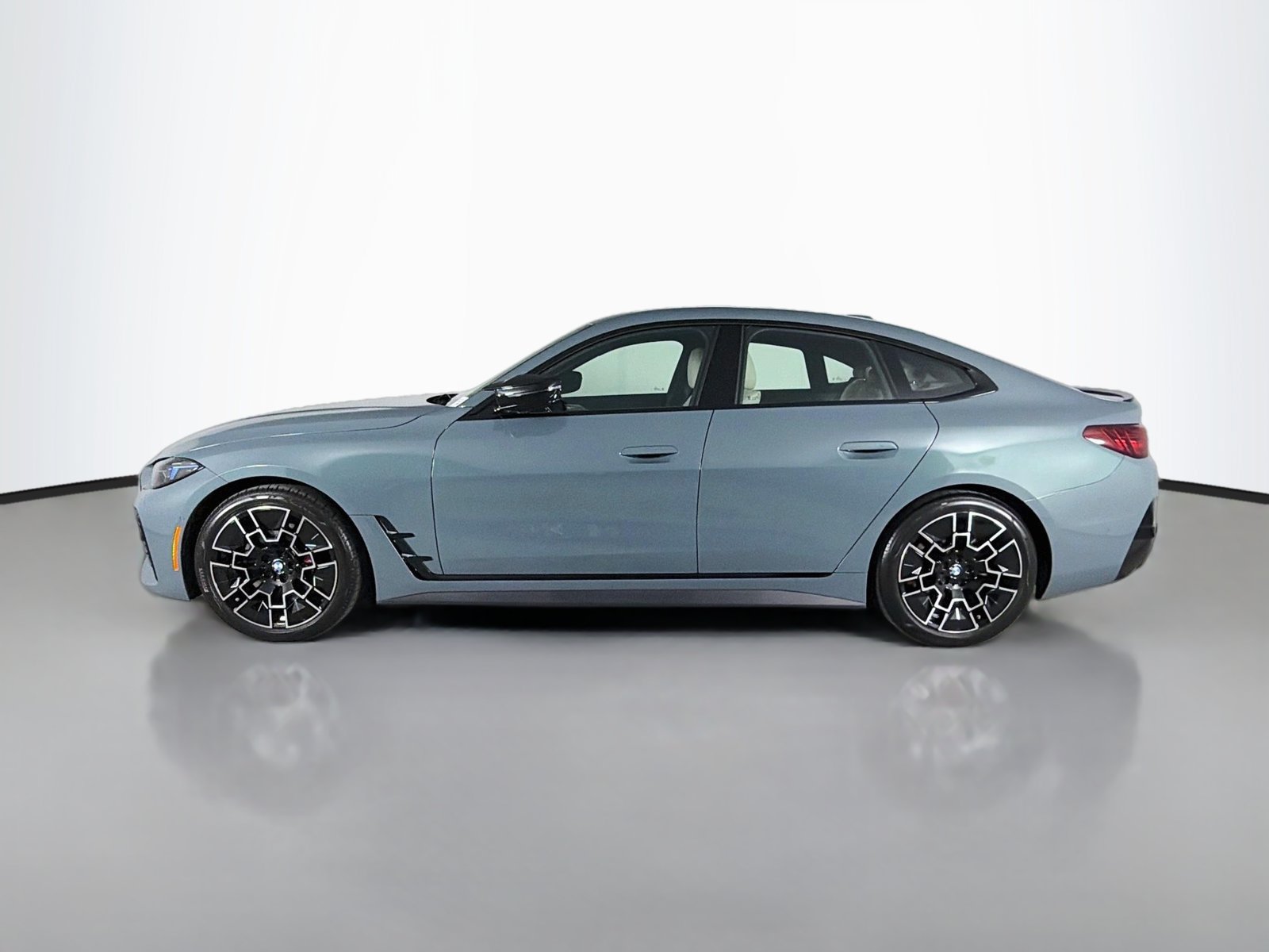Used 2026 BMW M440i w/ Premium Package RWD image 4
