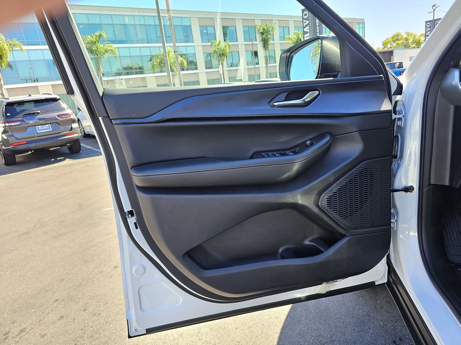 New 2025 Jeep Grand Cherokee L Laredo image 19