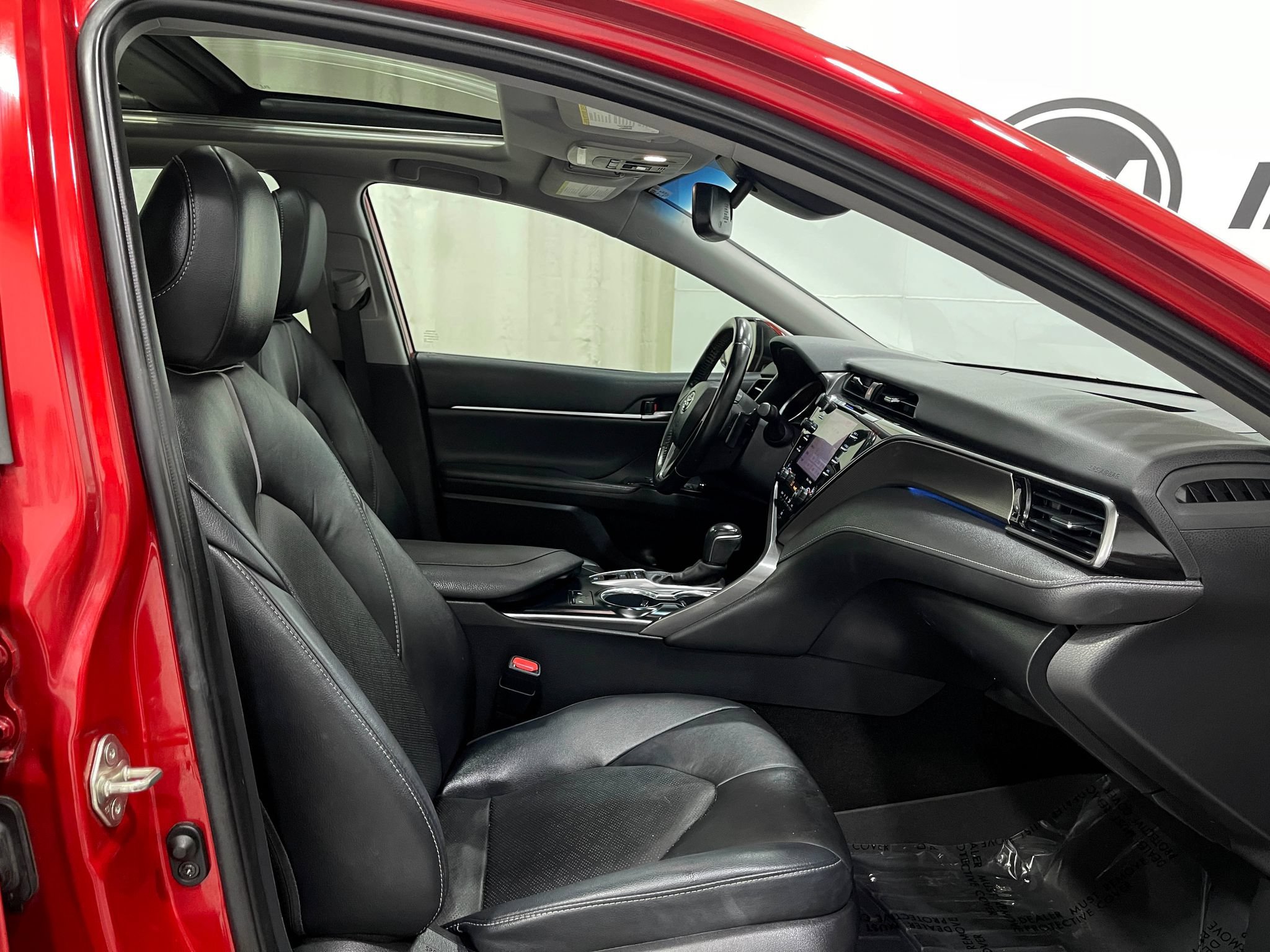 Used 2020 Toyota Camry XSE FWD image 30
