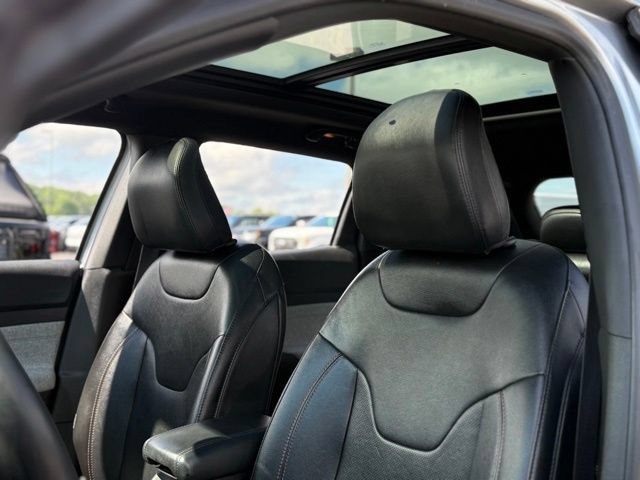 Used 2023 Jeep Compass Latitude w/ Sun and Sound Group AWD/4WD image 15