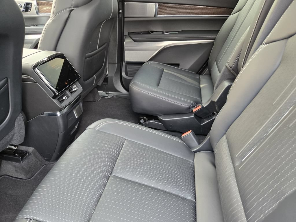 New 2027 Cadillac Vistiq Luxury AWD/4WD image 18