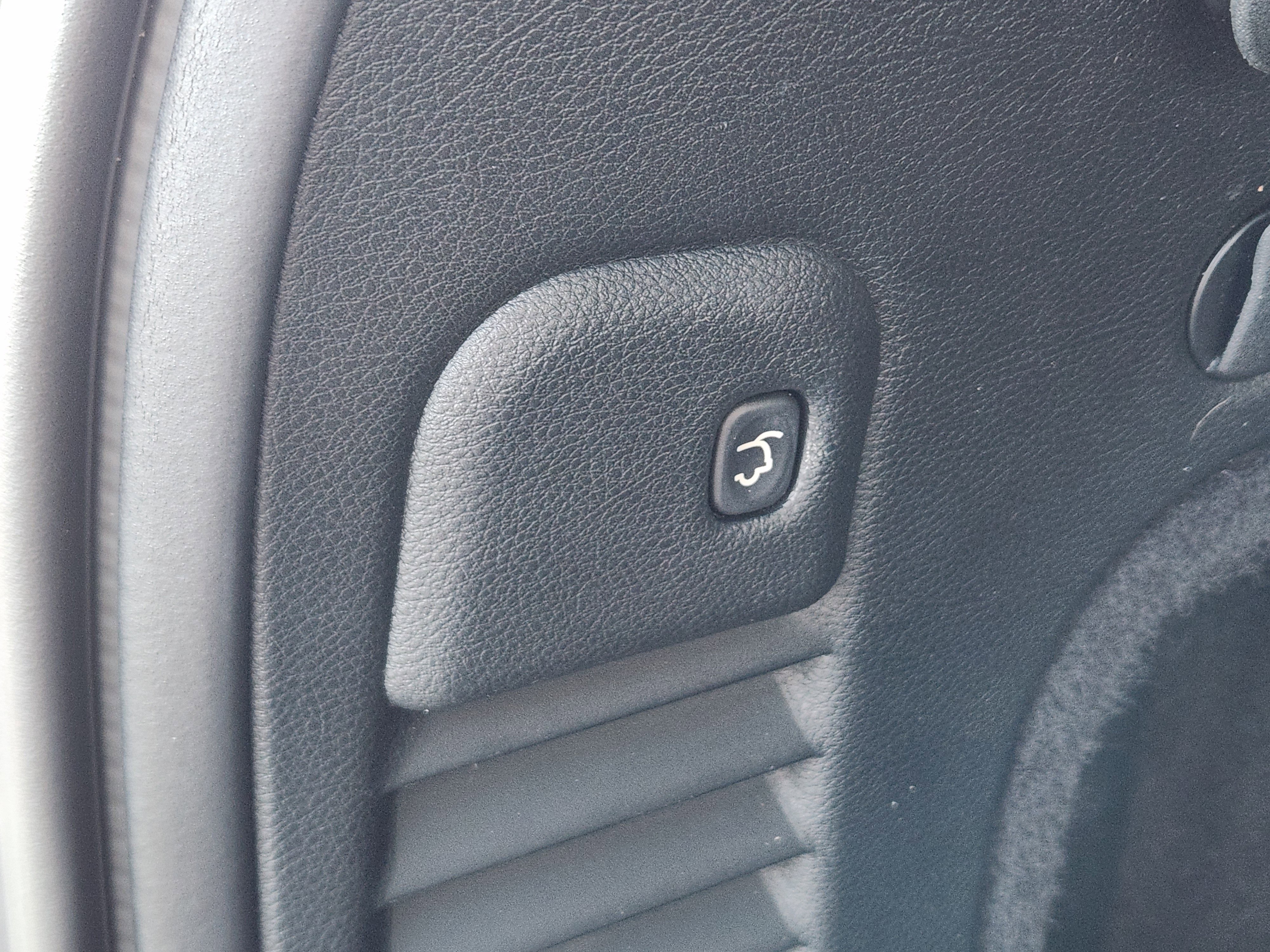 Used 2016 Jeep Grand Cherokee Overland image 33