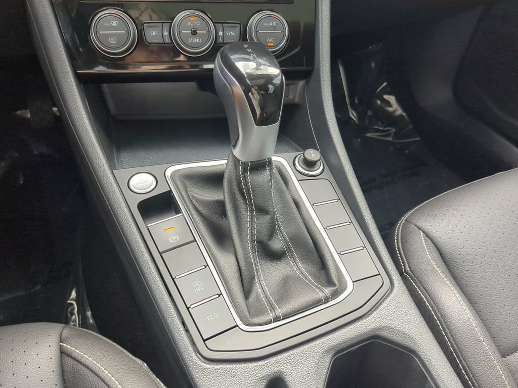 Used 2024 Volkswagen Jetta SE w/ Panoramic Sunroof Package FWD image 26