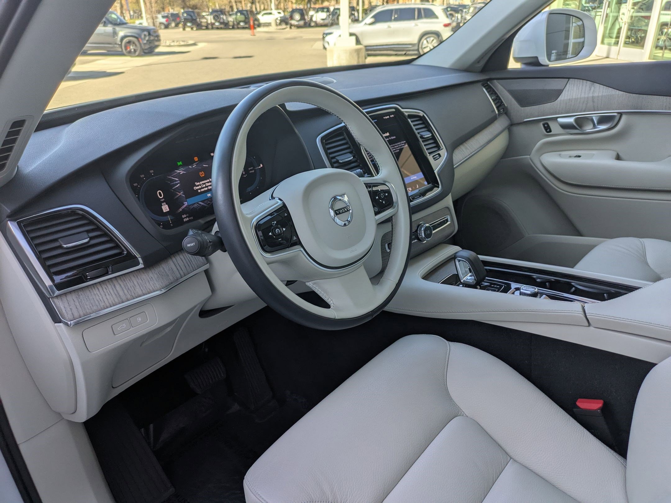 Used 2024 Volvo XC90 T8 Plus w/ Protection Package Premier image 12