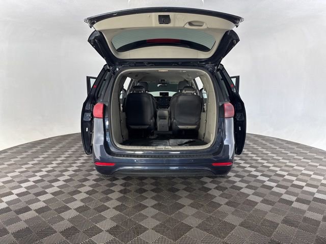 Used 2017 Kia Sedona LX w/ LX Essentials Premium Package FWD image 17