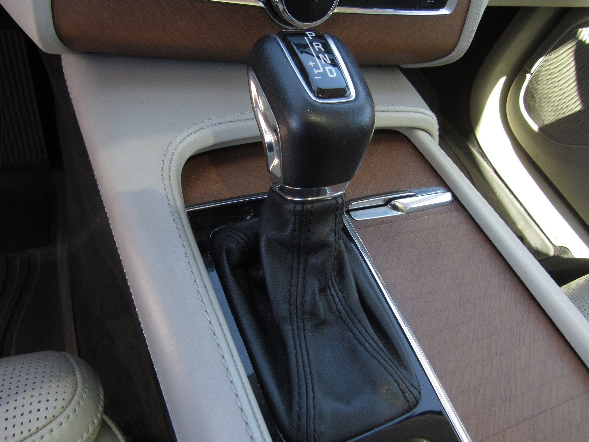 Used 2016 Volvo XC90 T6 Inscription w/ Vision Package AWD/4WD image 21