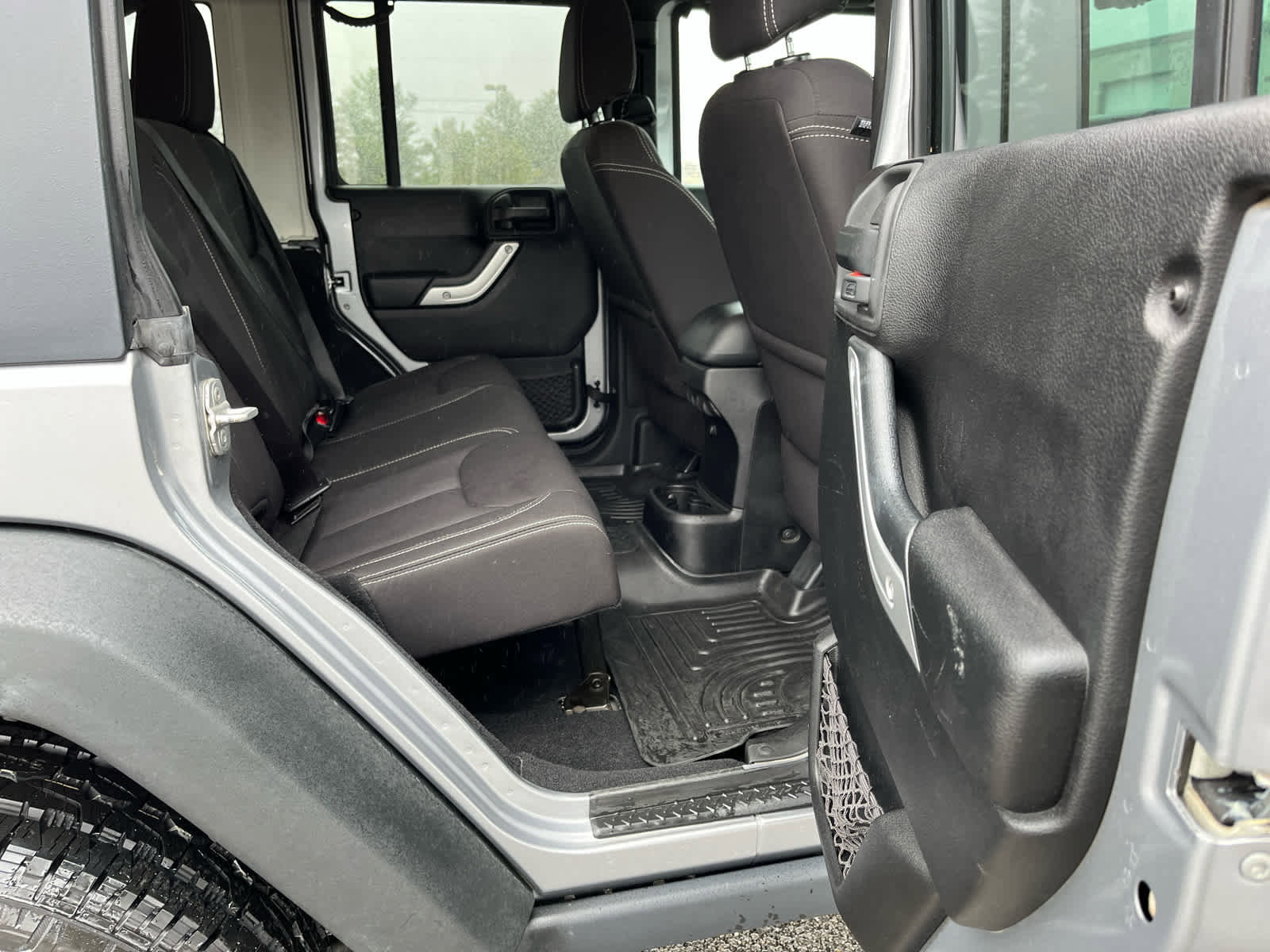 Used 2013 Jeep Wrangler Unlimited Rubicon w/ Connectivity Group image 23