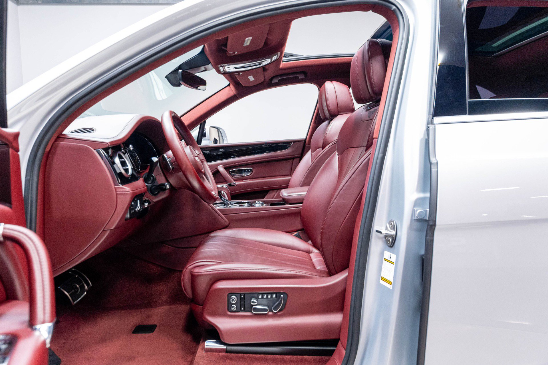 Used 2020 Bentley Bentayga AWD/4WD image 11