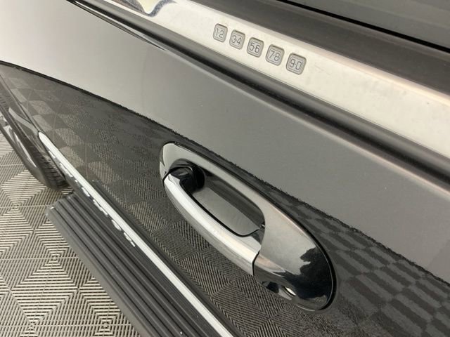 Used 2011 Lincoln Navigator Ultimate image 9