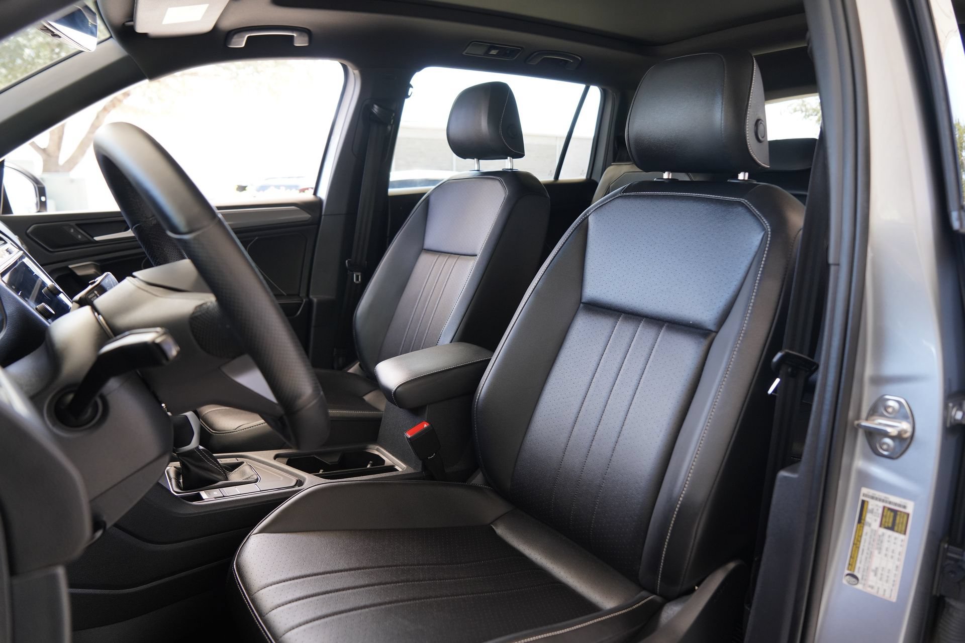 Certified 2024 Volkswagen Tiguan SE R-Line FWD image 11