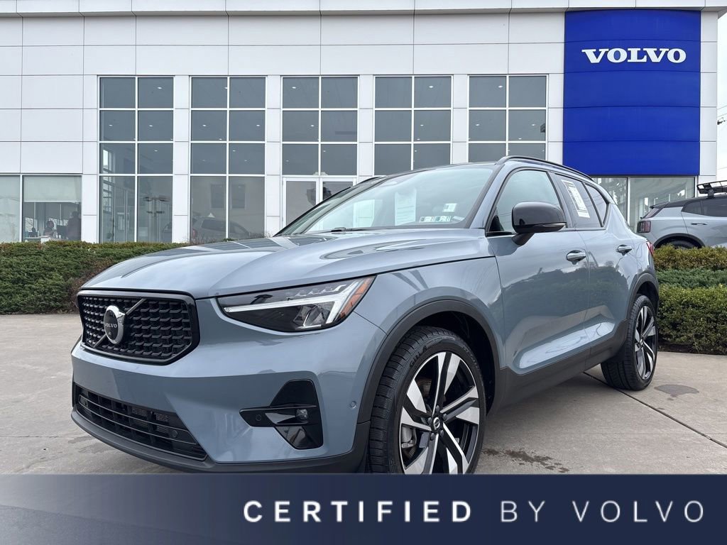 Certified 2023 Volvo XC40 B5 Plus w/ Driver Assist Package AWD/4WD image 1