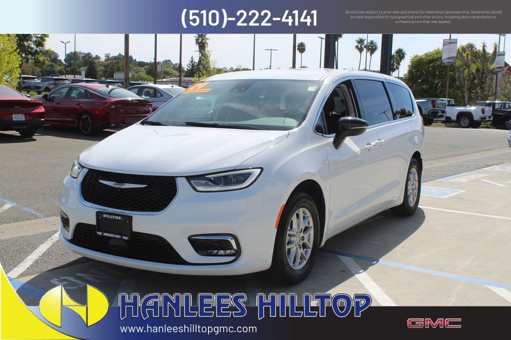 Used 2024 Chrysler Pacifica Touring-L FWD image 3