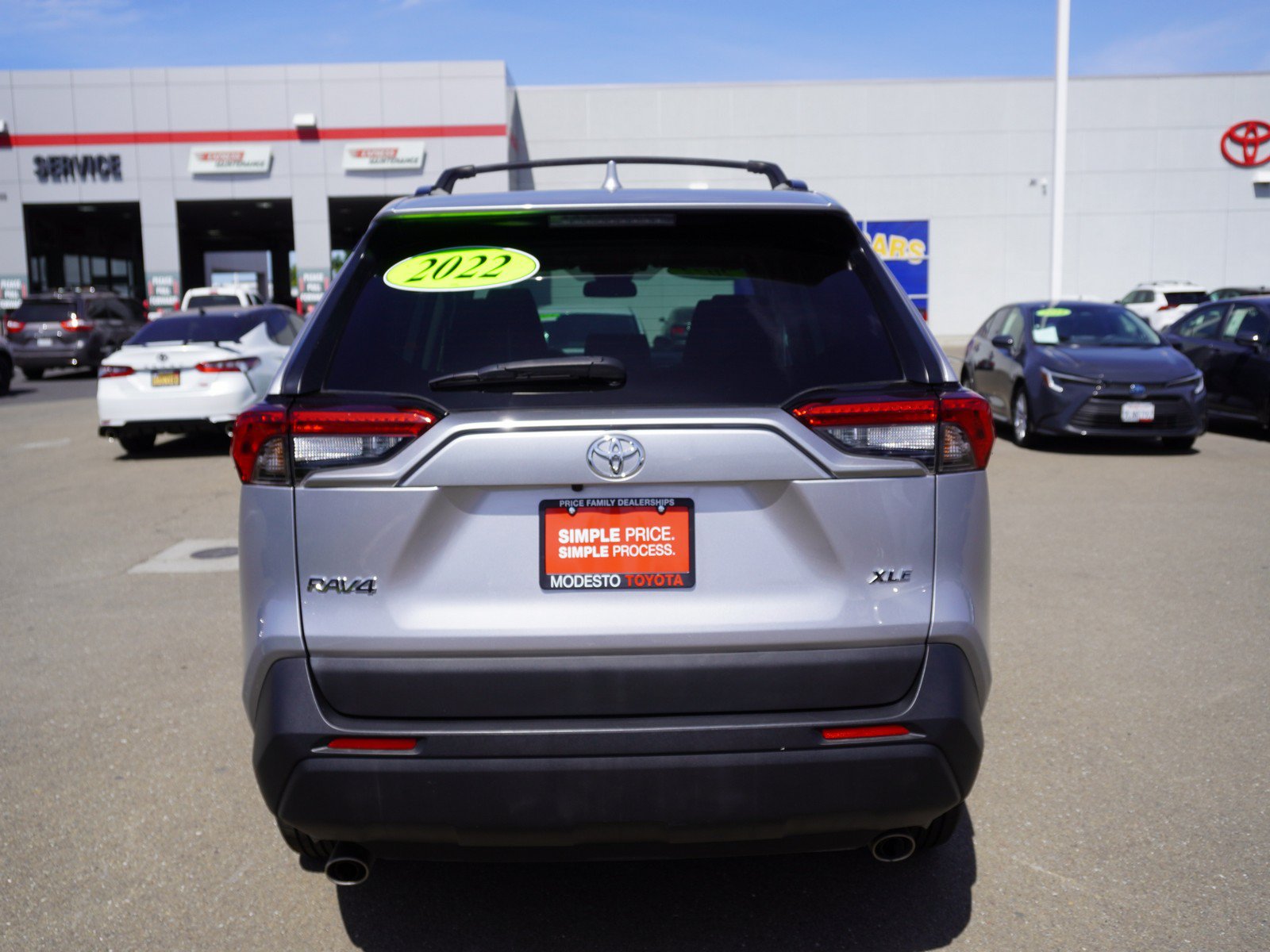 Used 2022 Toyota RAV4 XLE w/ Convenience Package FWD image 9