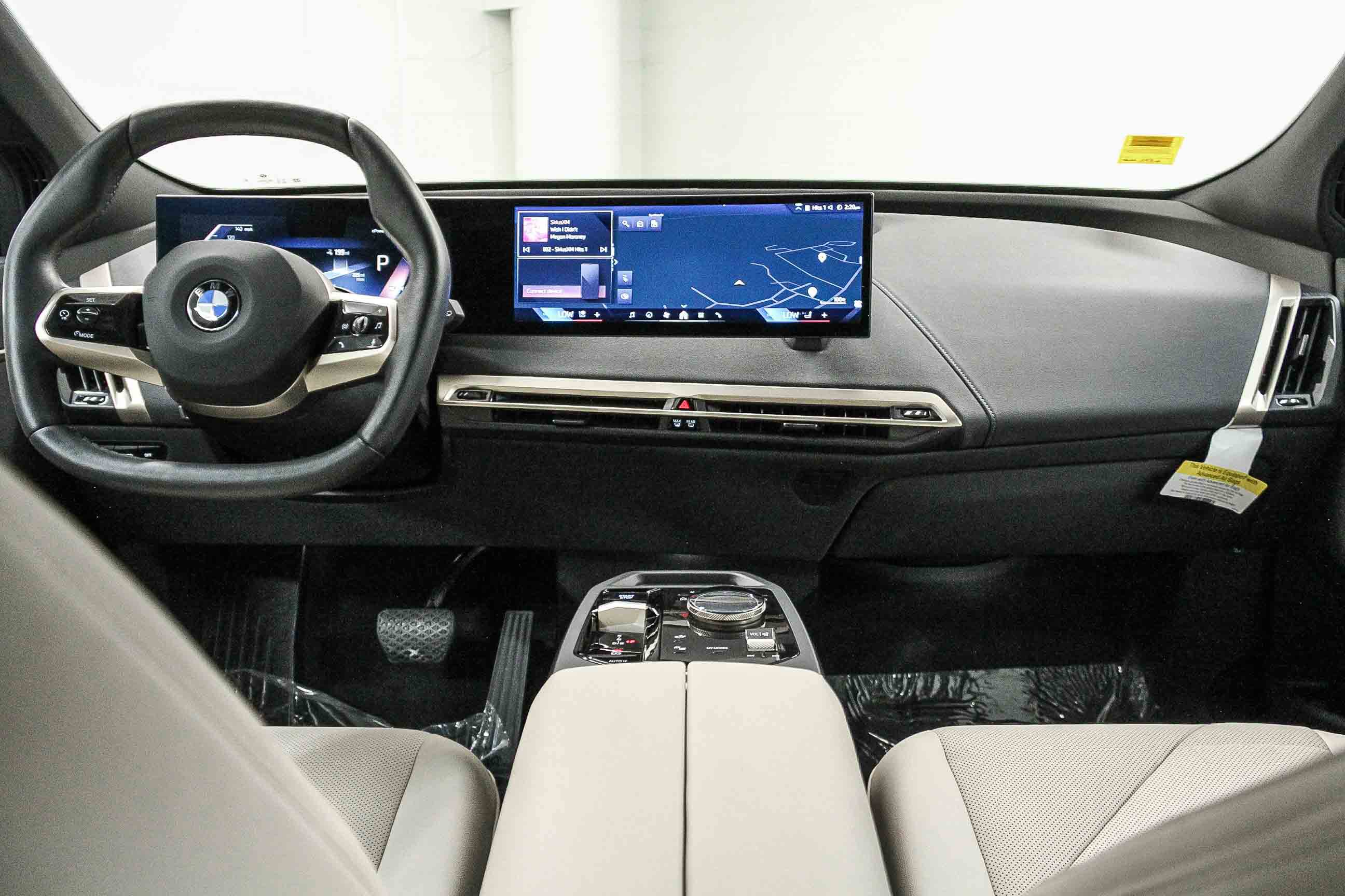 Used 2026 BMW iX xDrive45 w/ Premium Package image 12