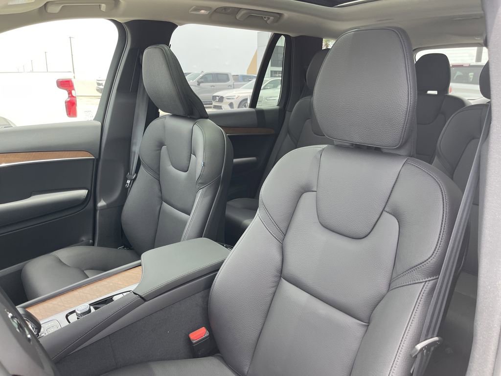 Used 2025 Volvo XC90 B6 Plus image 13