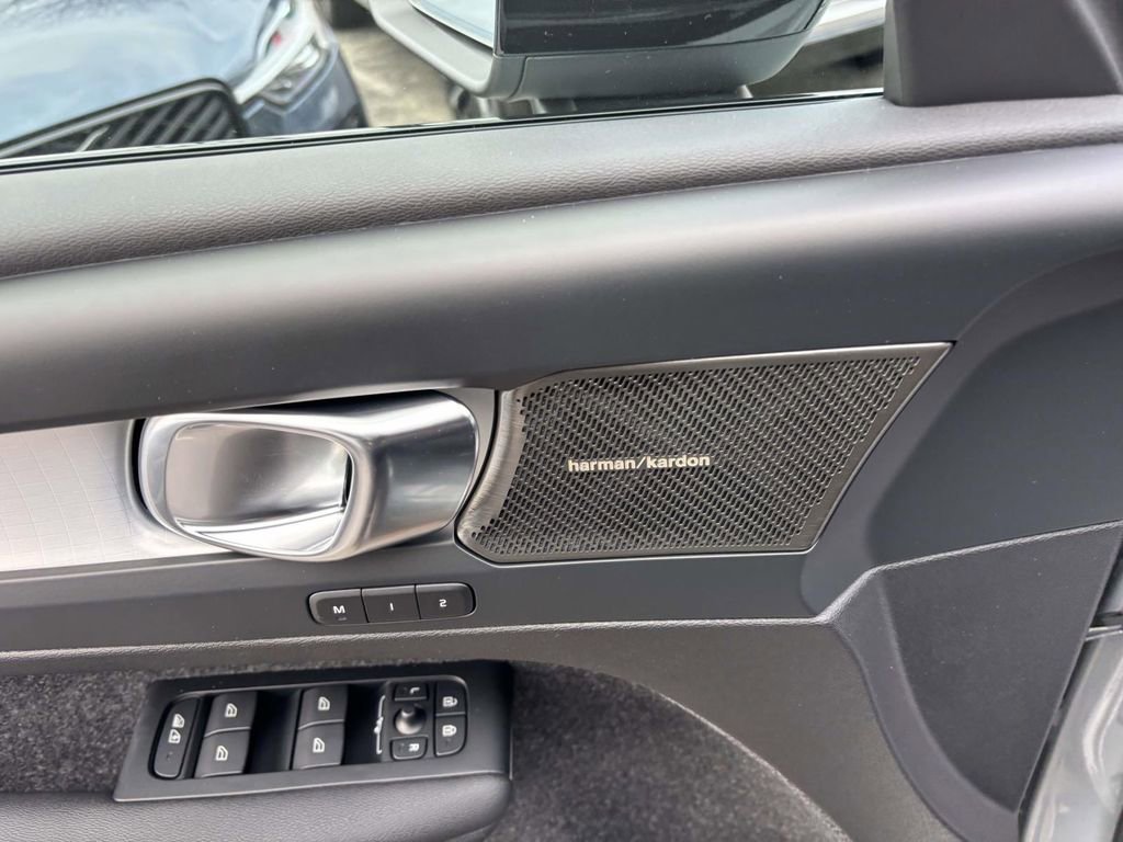 New 2026 Volvo XC40 B5 Ultra w/ Protection Package Premier image 11