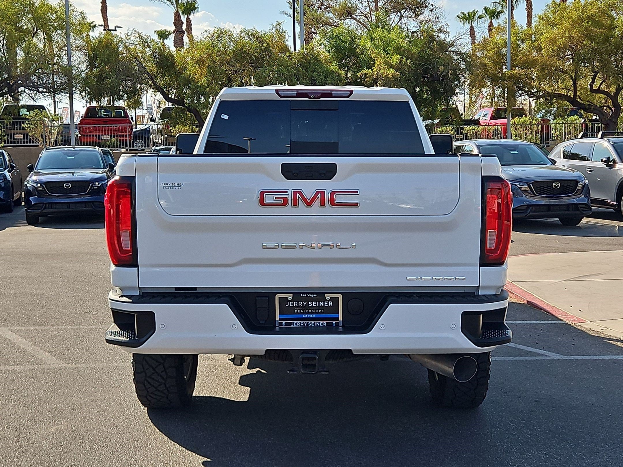 Certified 2022 GMC Sierra 3500 Denali w/ Denali Ultimate Package AWD/4WD image 4