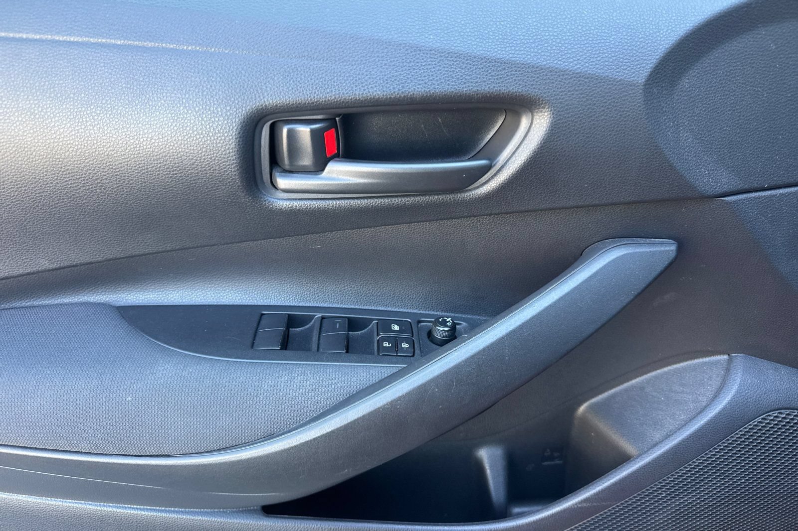 Used 2022 Toyota Corolla LE FWD image 12
