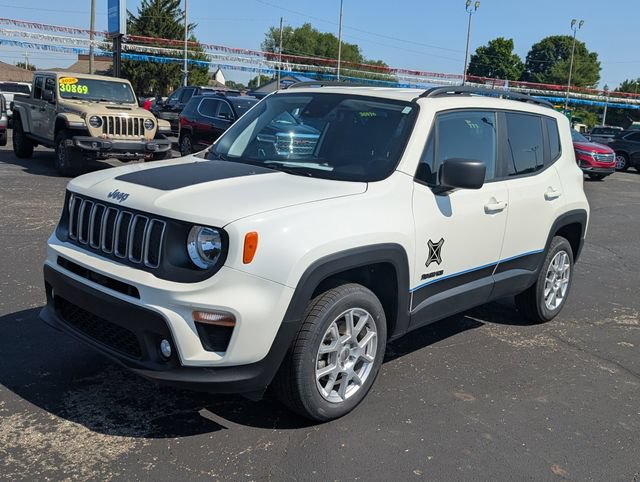 Used 2023 Jeep Renegade Latitude w/ Premium Group AWD/4WD image 3