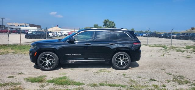 Used 2023 Jeep Grand Cherokee Summit AWD/4WD image 5