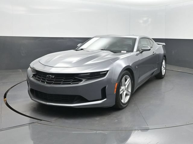 Used 2019 Chevrolet Camaro LT w/ Technology Package RWD image 2