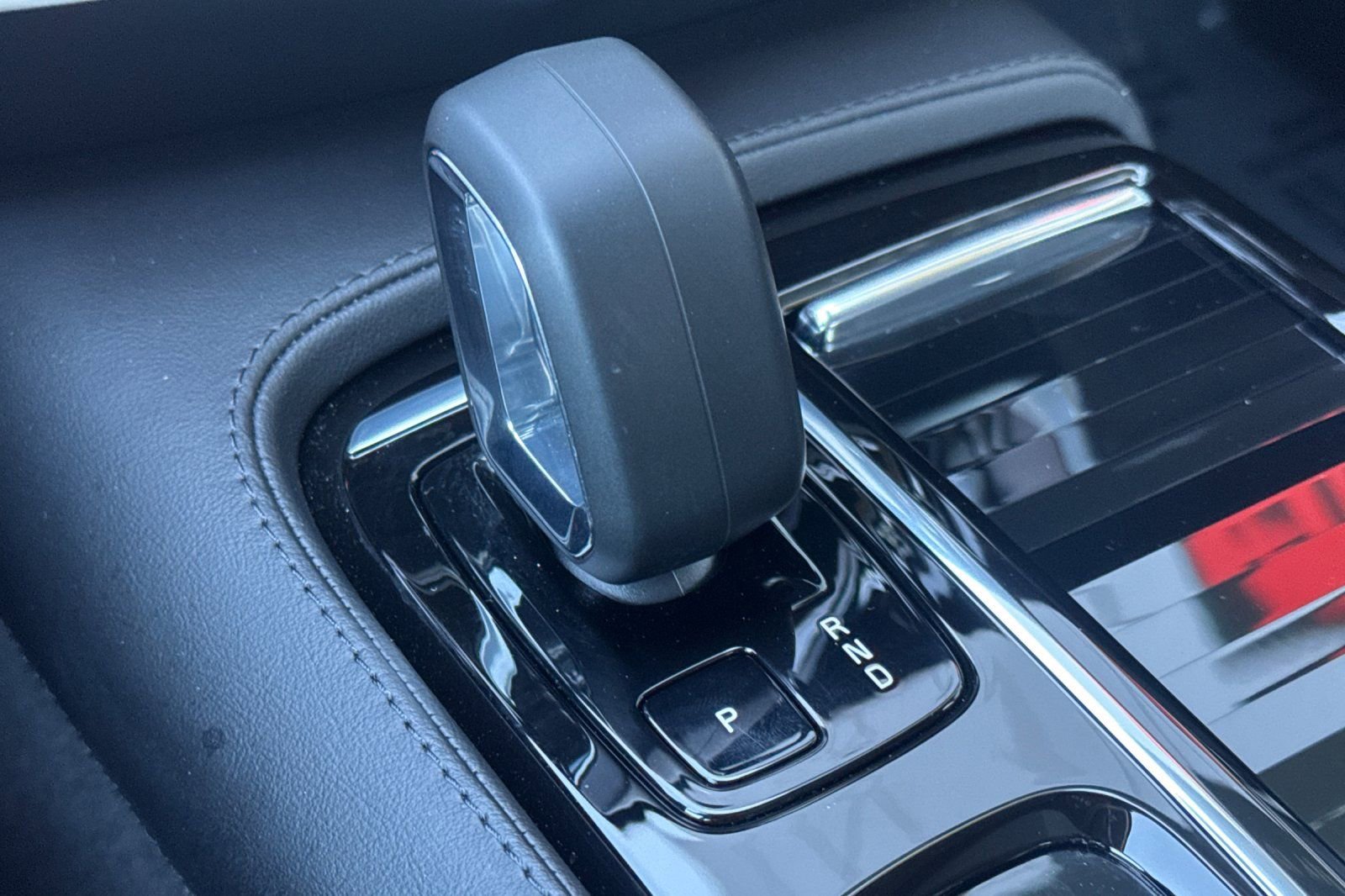 Used 2023 Volvo S60 T8 Plus w/ Climate Package image 24