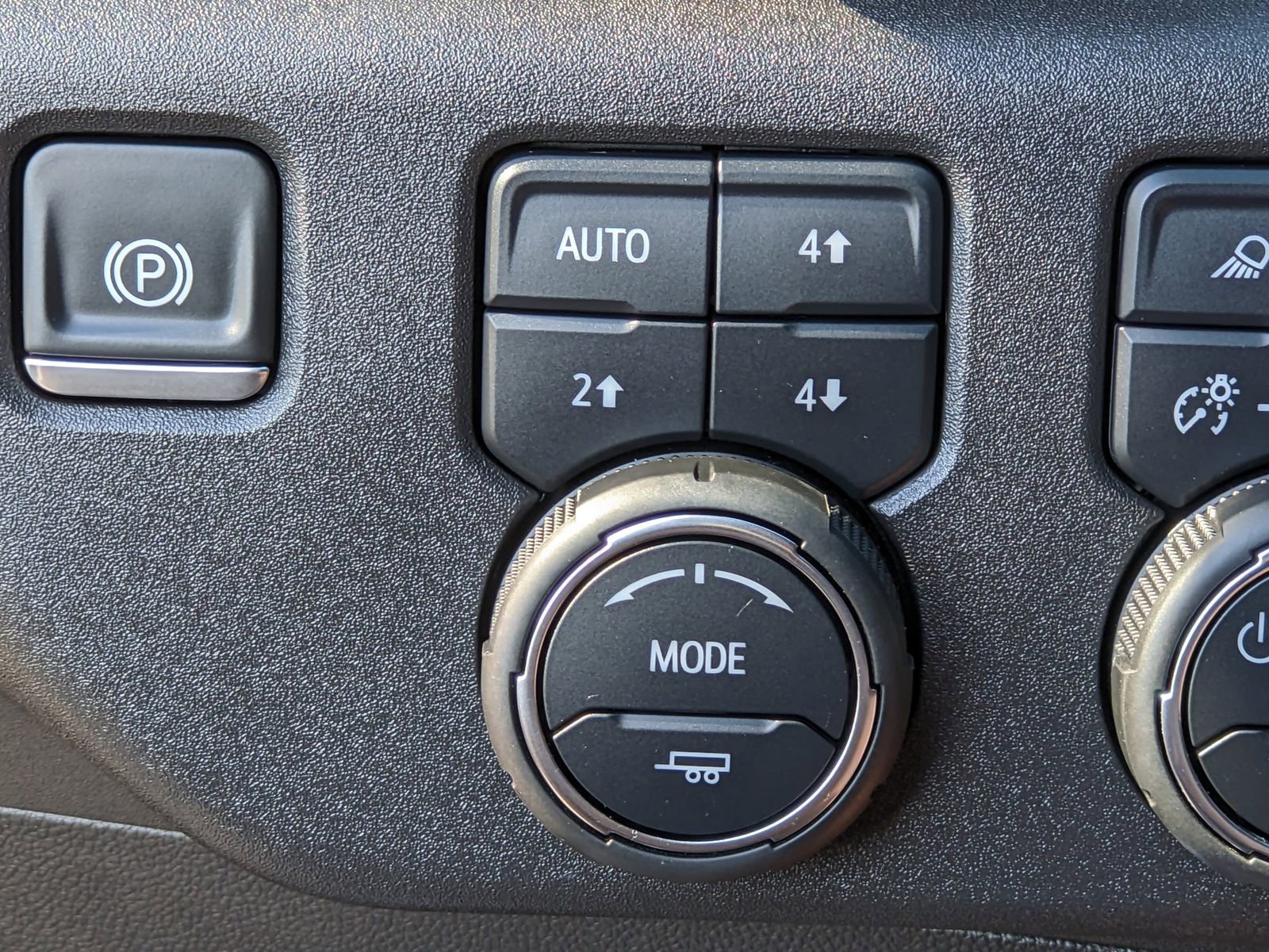 Used 2025 Chevrolet Silverado 1500 High Country image 29